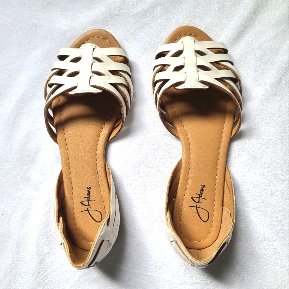 New without Box Women's Woven Flats Sandals White size 5.5